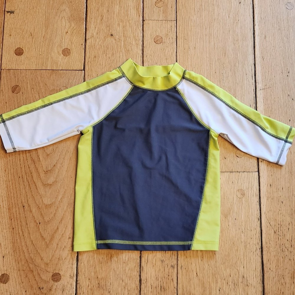 Circo Gray/White/Green High Neck Rash Guard Size 4T